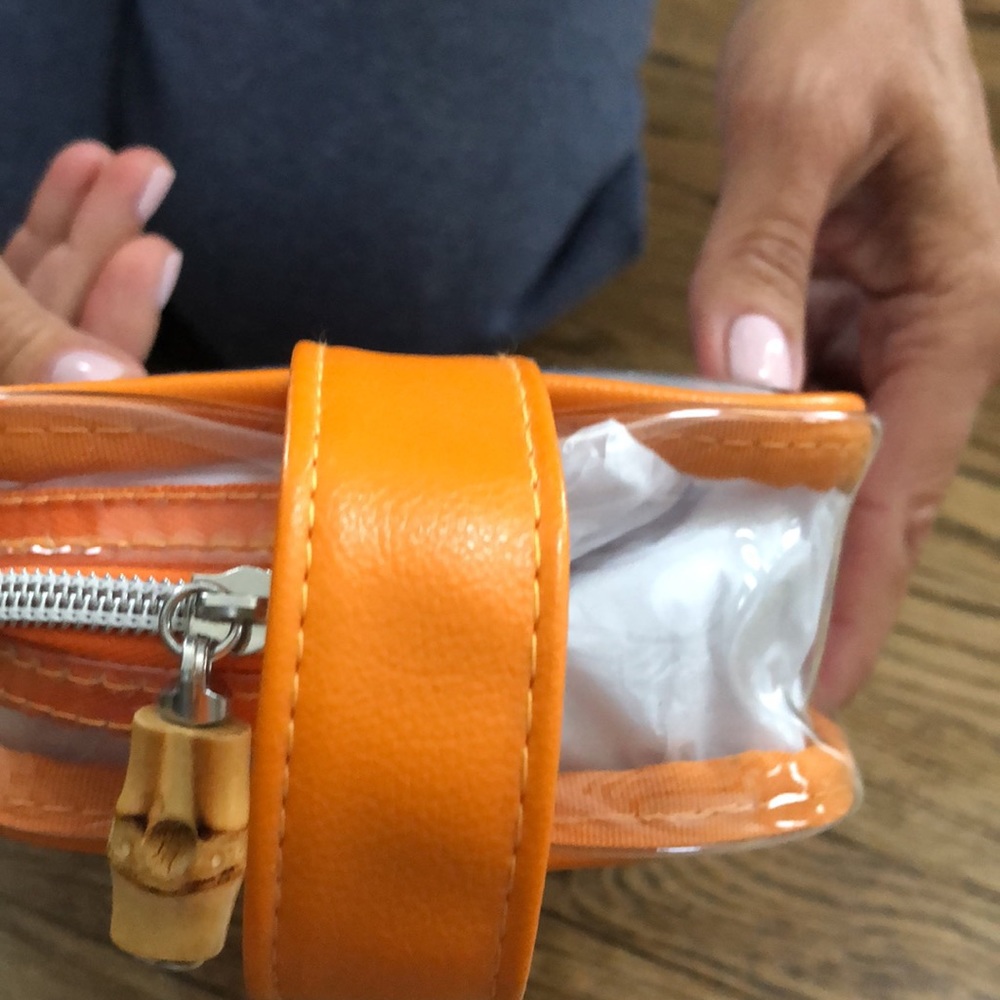 New with tags Trvl travel bag - Picture 6 of 7